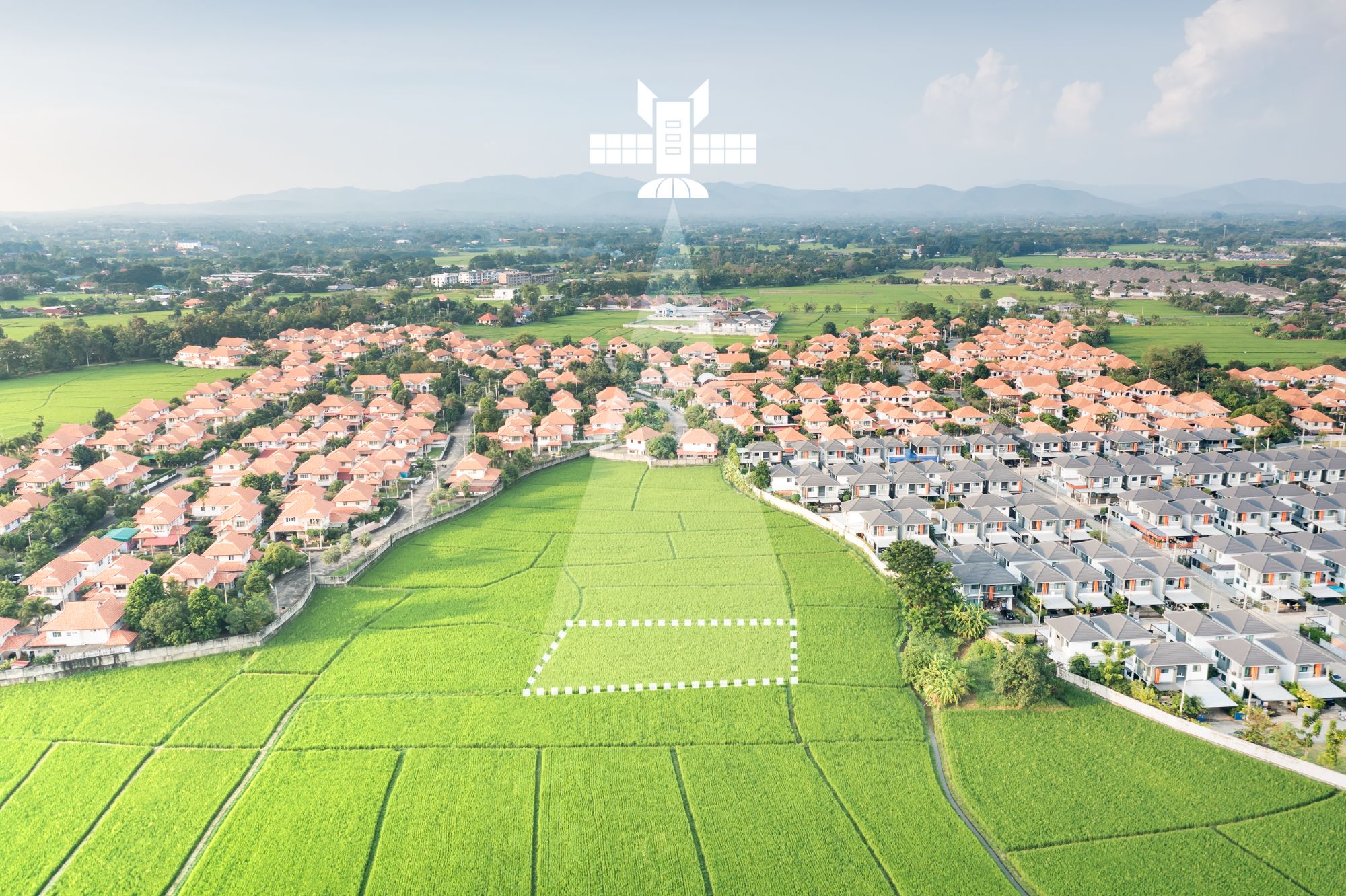 Luchtfoto van een woonwijk naast een gemarkeerd perceel